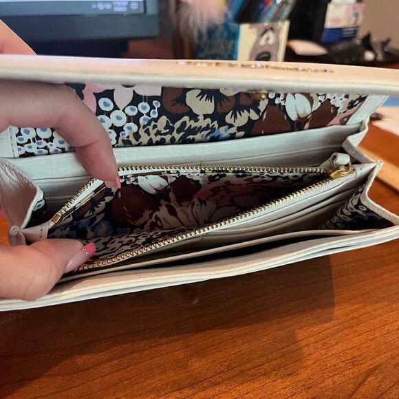 Vera Bradley off white continental wallet NEW - Picture 6 of 7